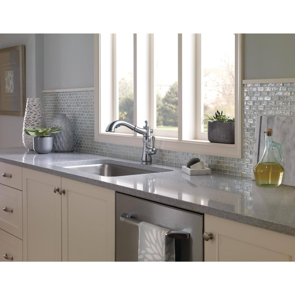 Chrome Single Handle Pull-Out Kitchen Faucet F772