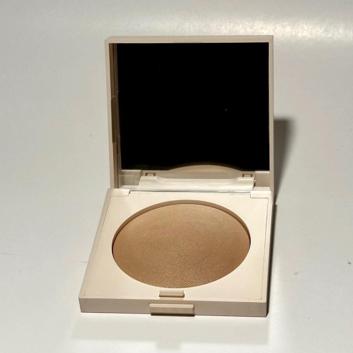 Pressed Powder Translucent Medium X770302