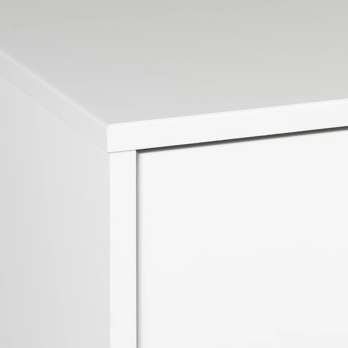White 4-Drawer Dresser W8211