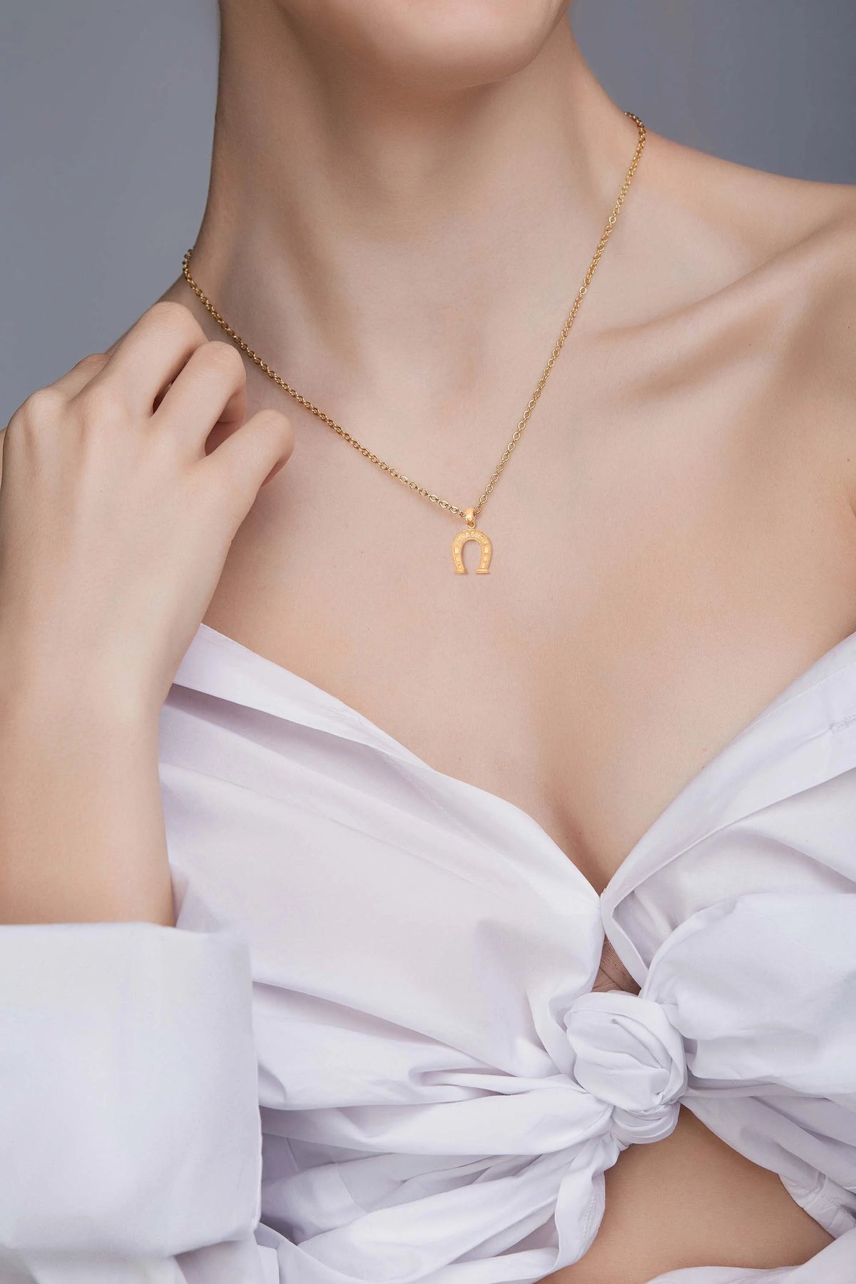 14k Solid Gold Horseshoe Pendant Necklace with 16" Rolo Chain E9117